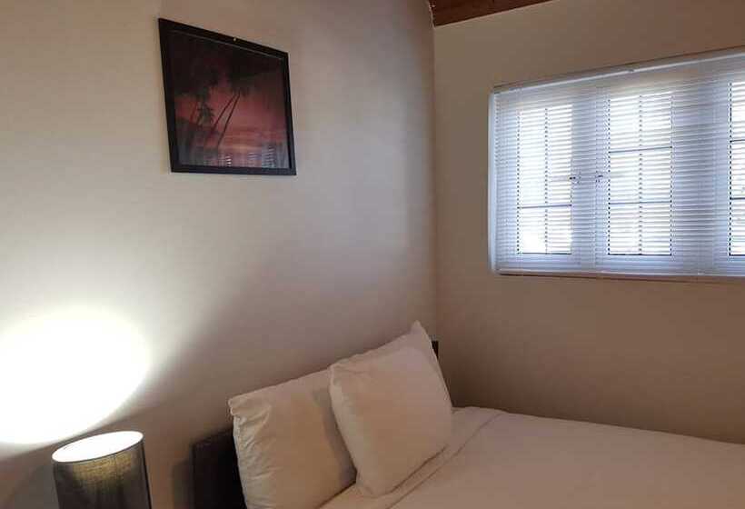 تختخواب و صبحانه Golden Palms House