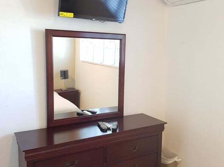 تختخواب و صبحانه Golden Palms House