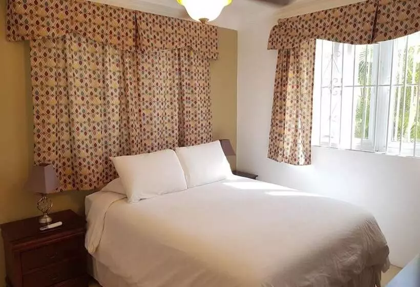 تختخواب و صبحانه Golden Palms House