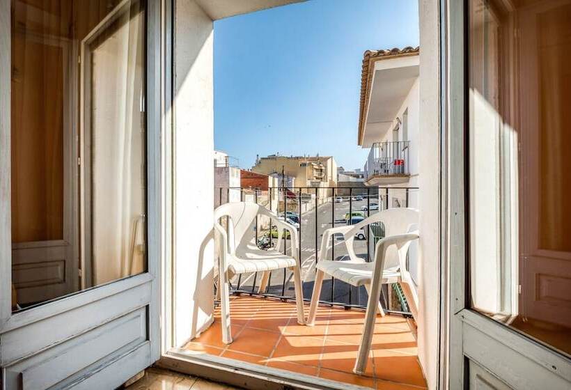 پانسیون Hostal El Roser