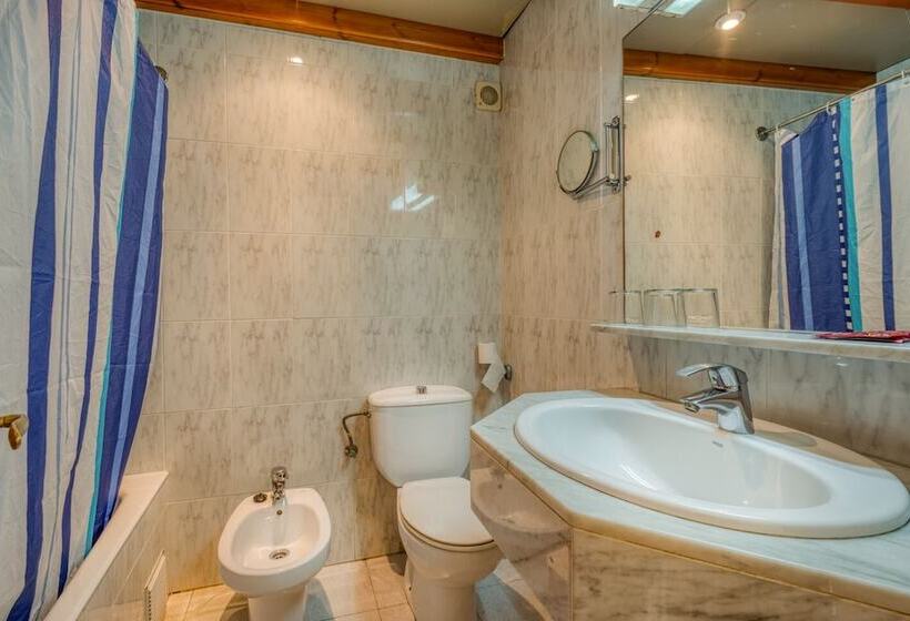 پانسیون Hostal El Roser