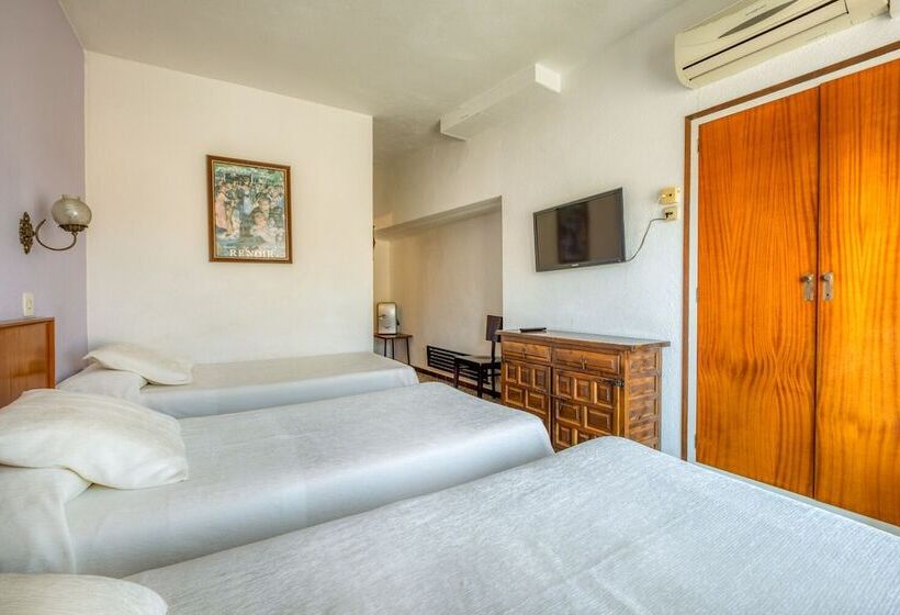 پانسیون Hostal El Roser