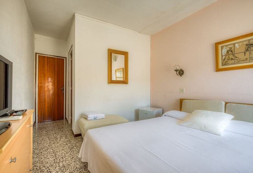 پانسیون Hostal El Roser