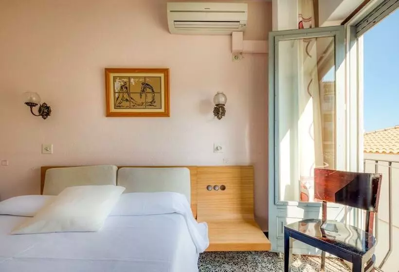 پانسیون Hostal El Roser