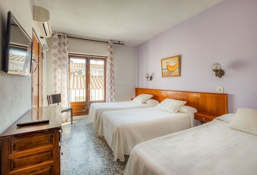 پانسیون Hostal El Roser