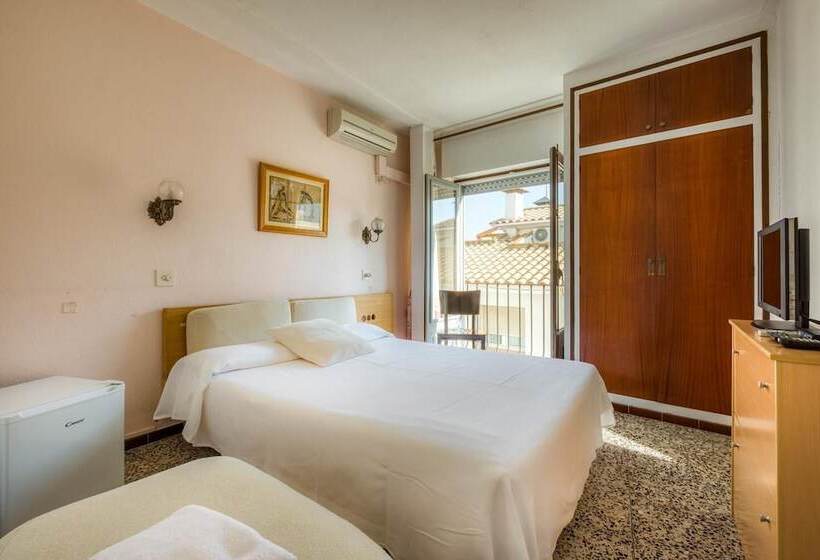 پانسیون Hostal El Roser