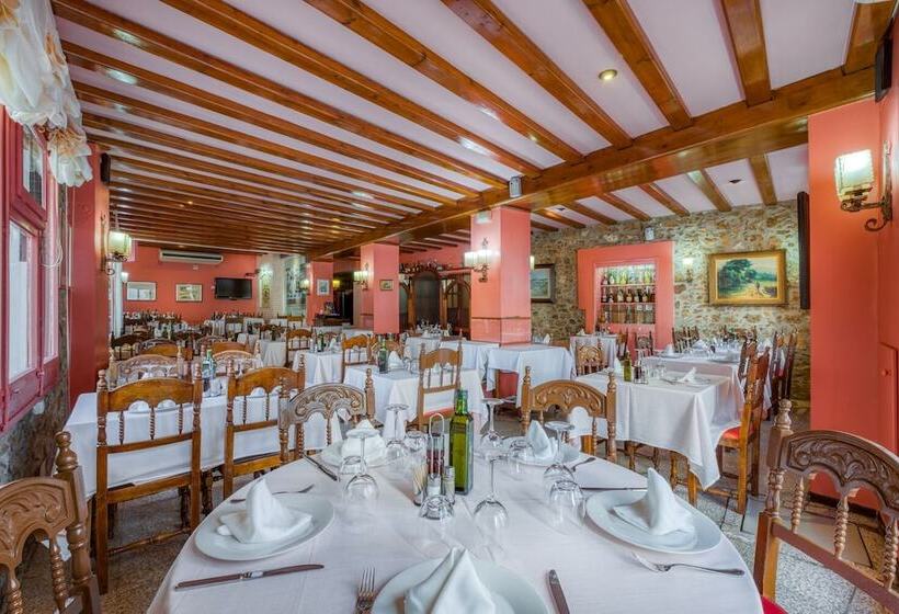 پانسیون Hostal El Roser