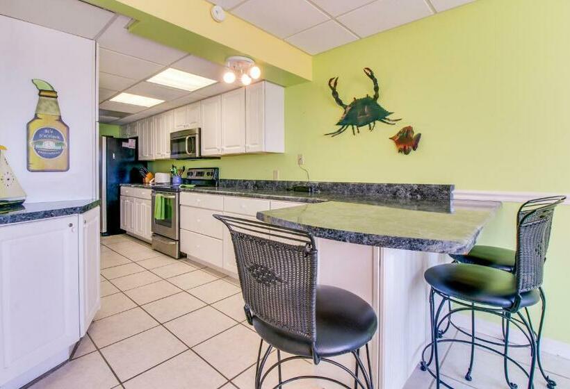 The Treehouse On The Bay