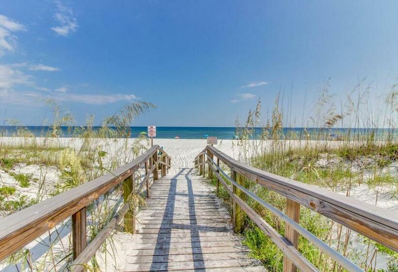 The Treehouse On The Bay