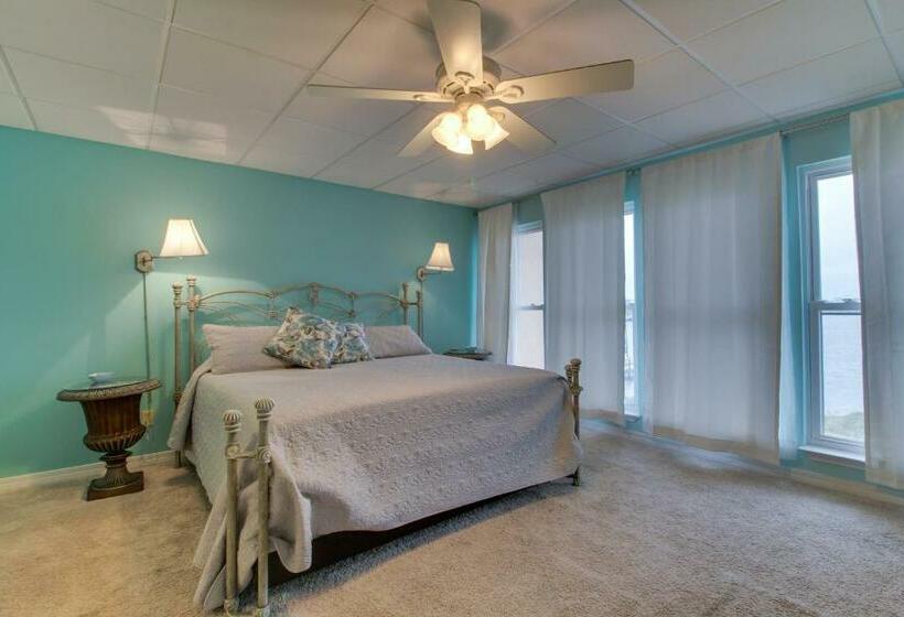 The Treehouse On The Bay