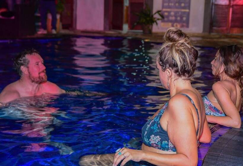 فندق صغير Sizzlers Hub