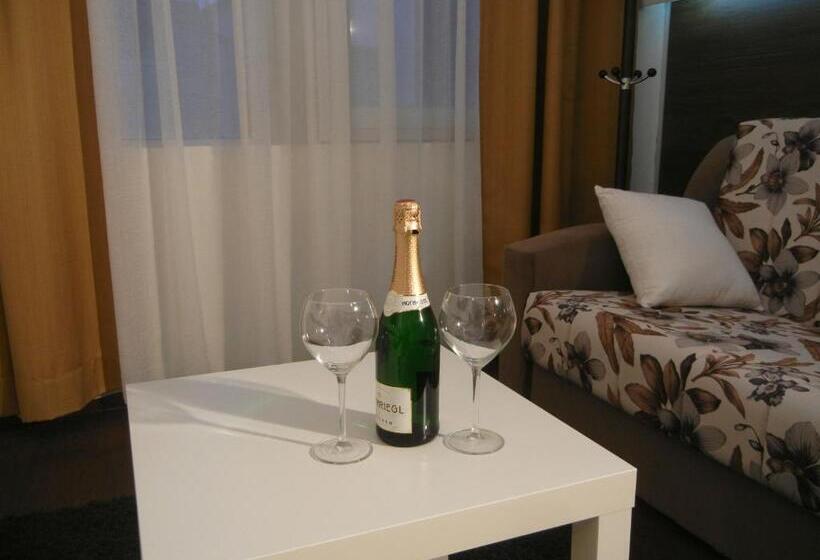 פנסיון Villa Lucia Apartments&rooms