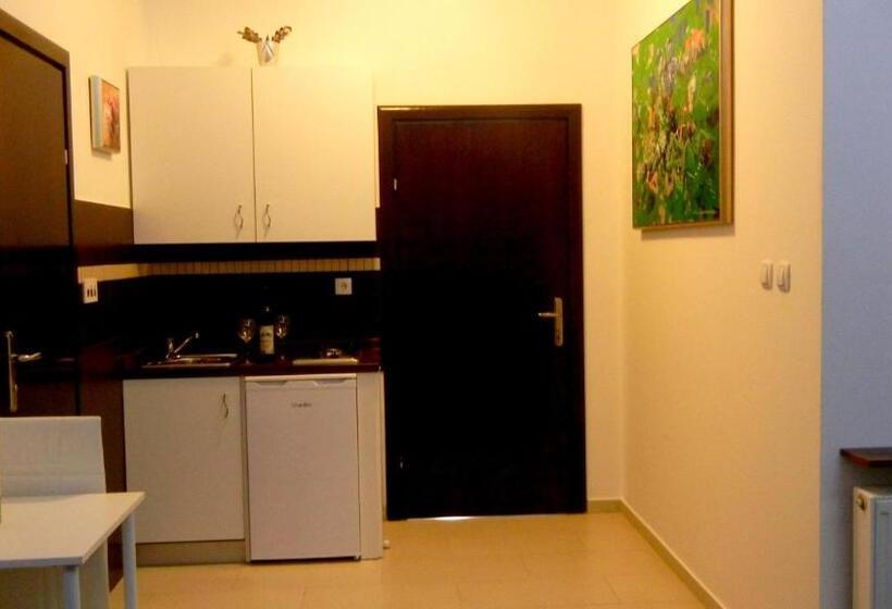 פנסיון Villa Lucia Apartments&rooms