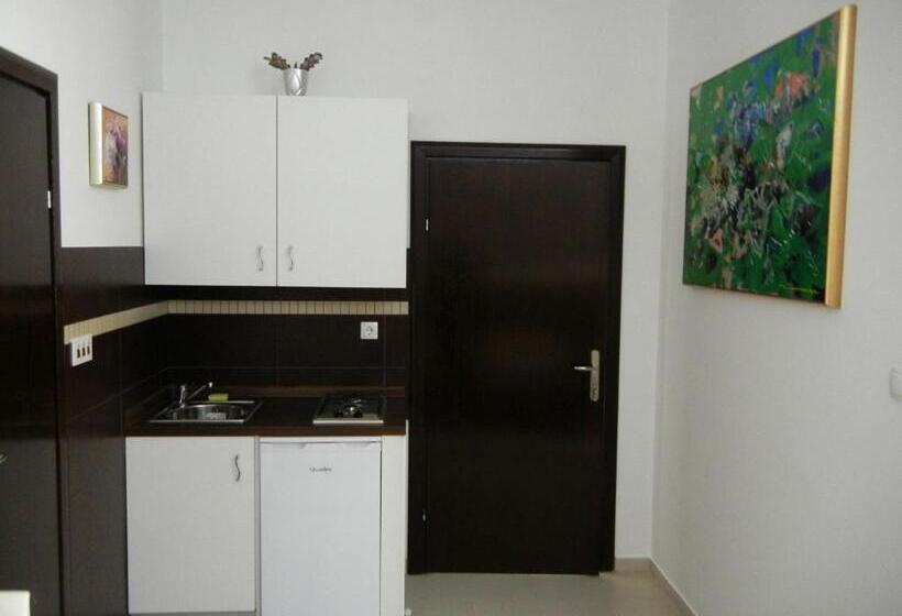 פנסיון Villa Lucia Apartments&rooms