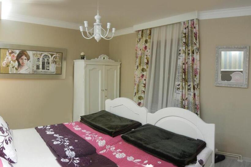 פנסיון Villa Lucia Apartments&rooms