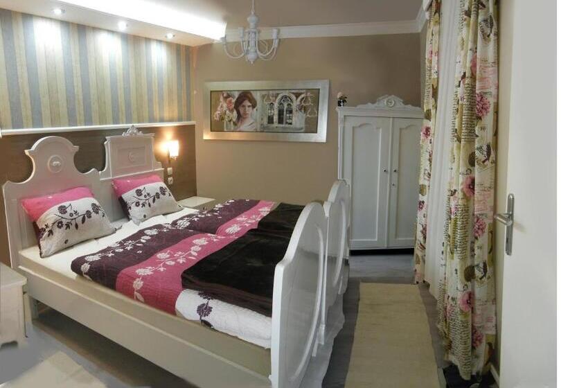 פנסיון Villa Lucia Apartments&rooms