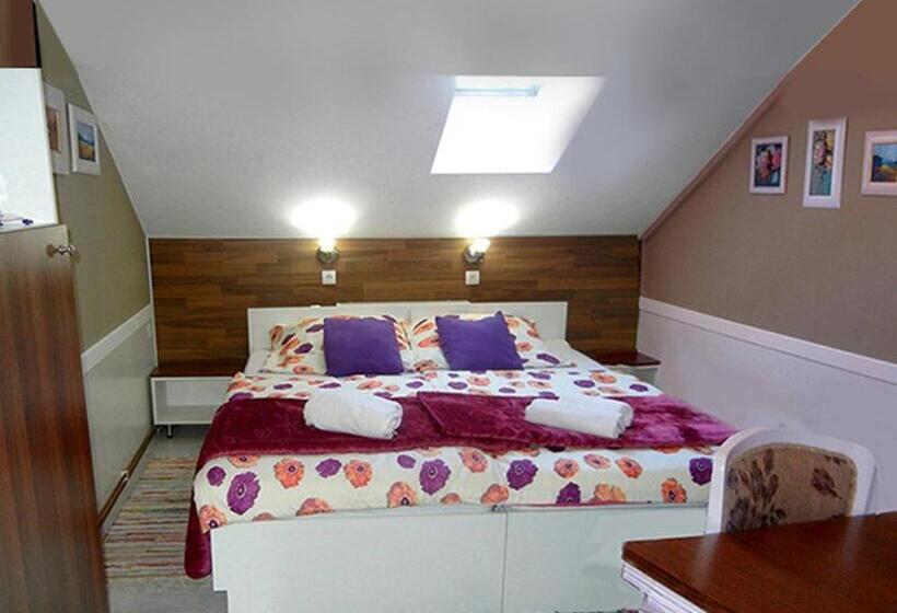 פנסיון Villa Lucia Apartments&rooms