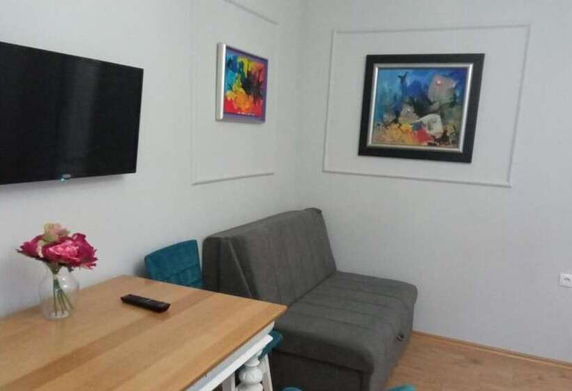 פנסיון Villa Lucia Apartments&rooms