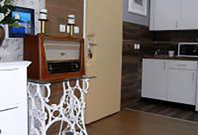 פנסיון Villa Lucia Apartments&rooms