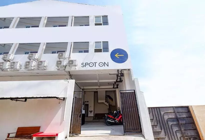 ホテル Spot On 2026 Arta Residence