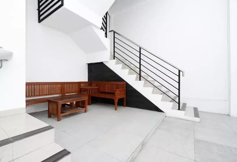 ホテル Spot On 2026 Arta Residence