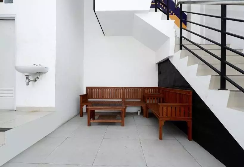 ホテル Spot On 2026 Arta Residence