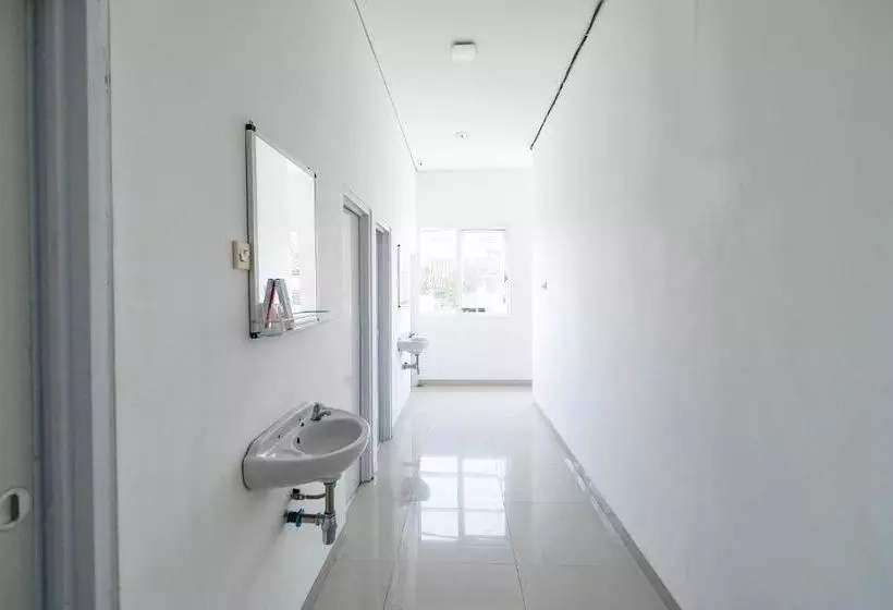 ホテル Spot On 2026 Arta Residence