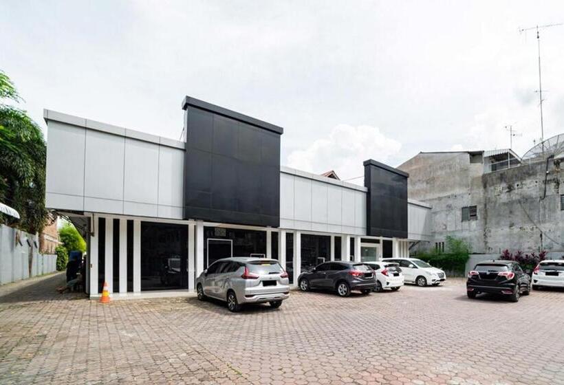 بنسيون Reddoorz Plus Near Thamrin Plaza Medan