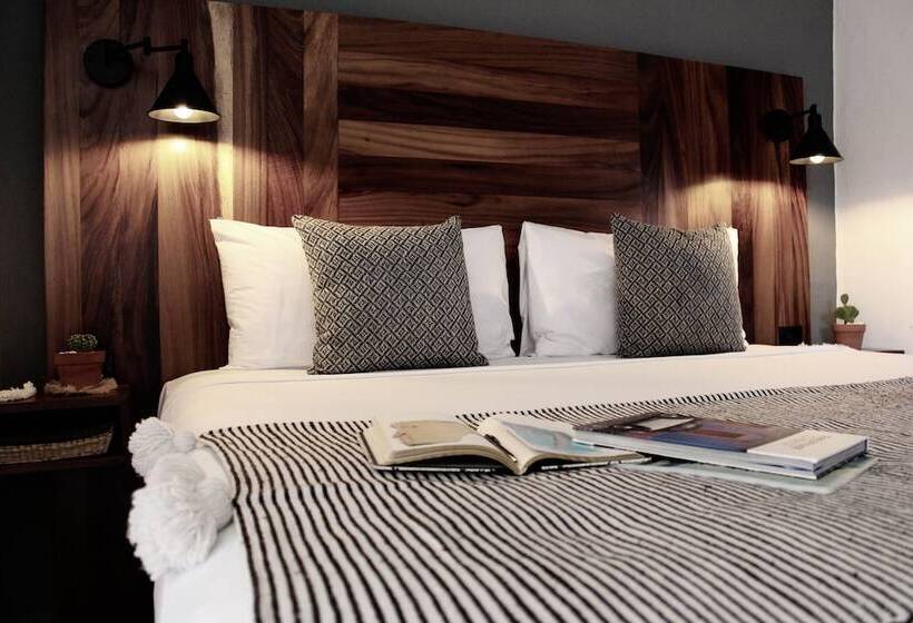 Otel Six Two Four Urban Beach