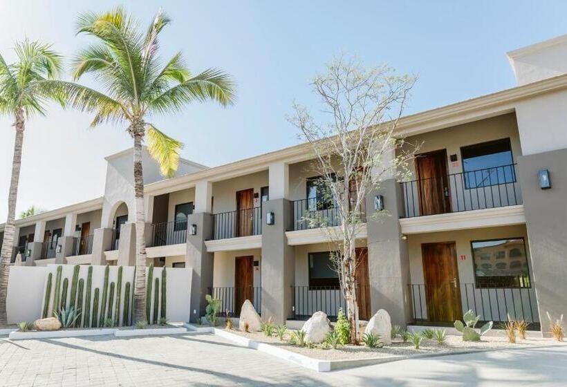 Otel Six Two Four Urban Beach