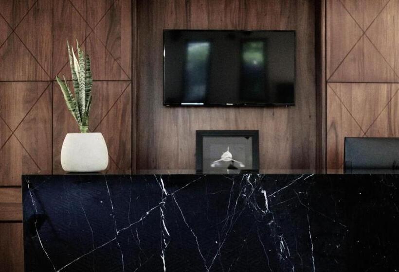 Otel Six Two Four Urban Beach