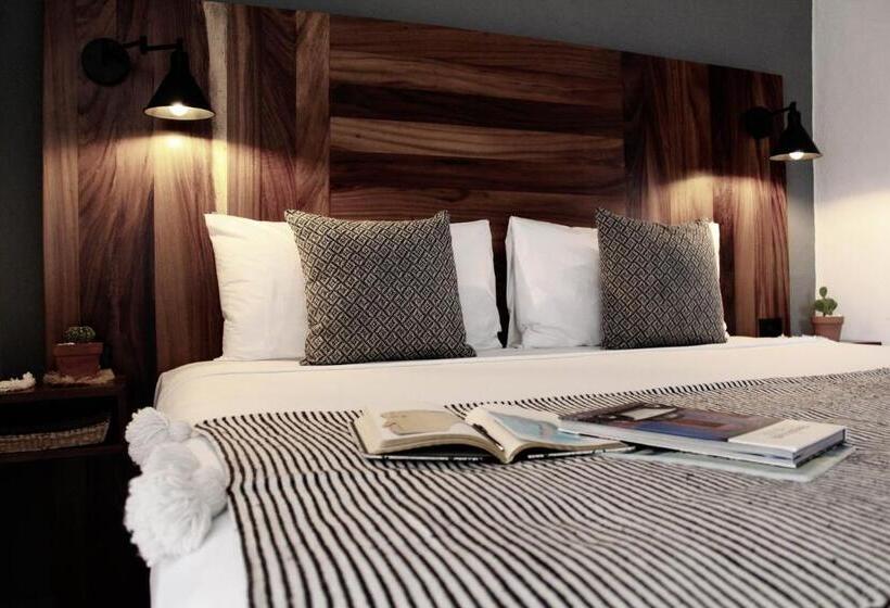 Otel Six Two Four Urban Beach