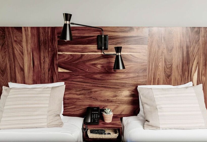 Otel Six Two Four Urban Beach