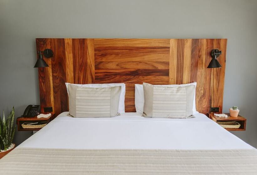 Otel Six Two Four Urban Beach