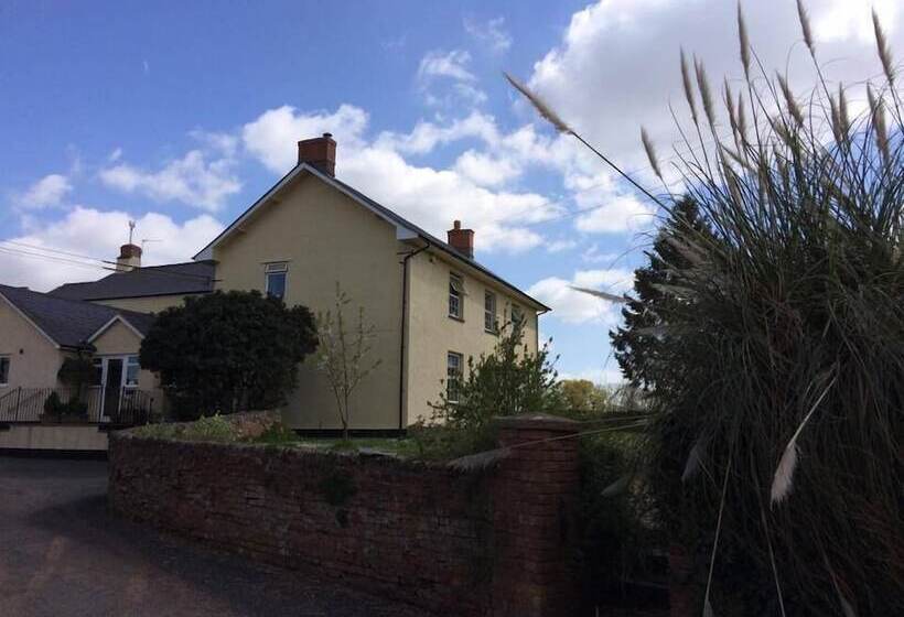 Lower Marsh Farm B&b