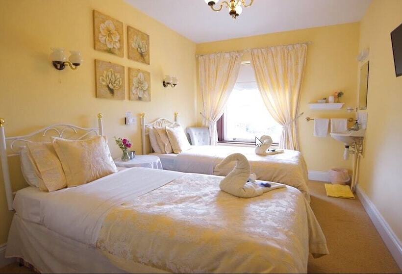 Lower Marsh Farm B&b