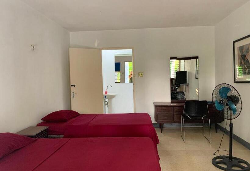 پانسیون African Symbol Guest House