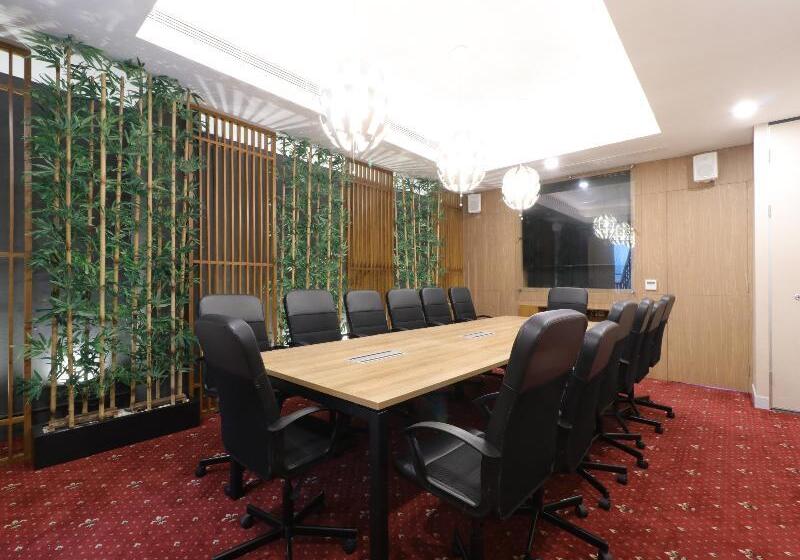 فندق Huswah Airport