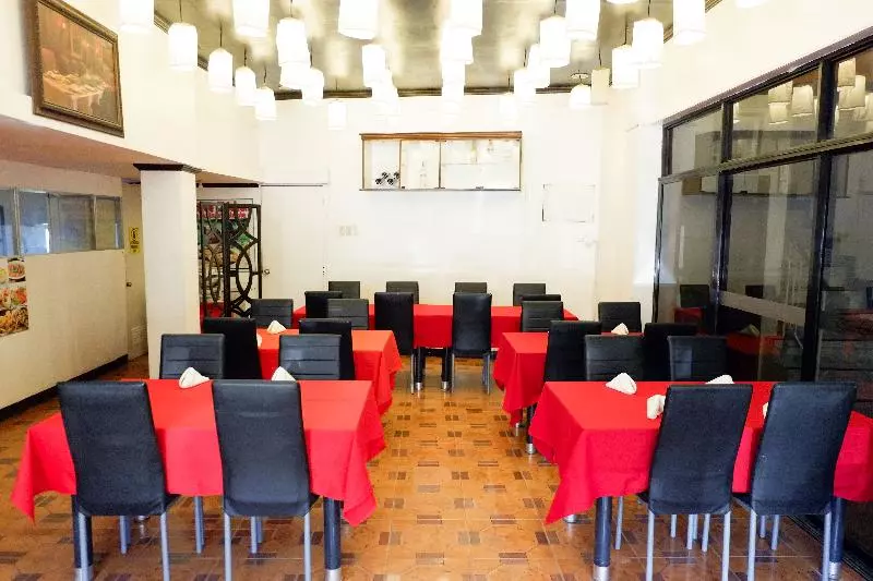 ホテル Reddoorz Near Maribago Barangay Hall