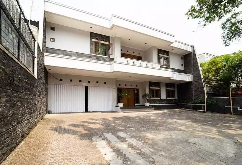 Majatalo Koolkost Near Padjadjaran University   Minimum Stay 6 Nights