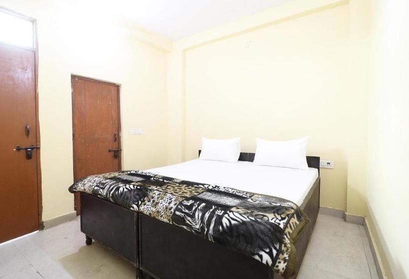 ホテル Spot On 46861 Tushir House