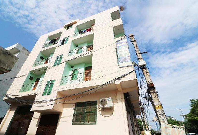 ホテル Spot On 46861 Tushir House