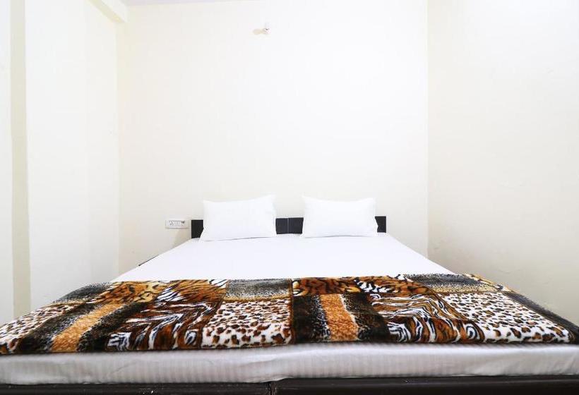 ホテル Spot On 46861 Tushir House