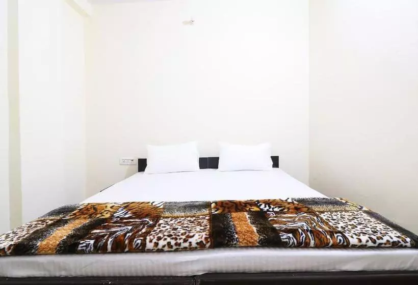 ホテル Spot On 46861 Tushir House