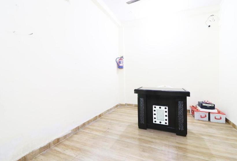 ホテル Spot On 46861 Tushir House