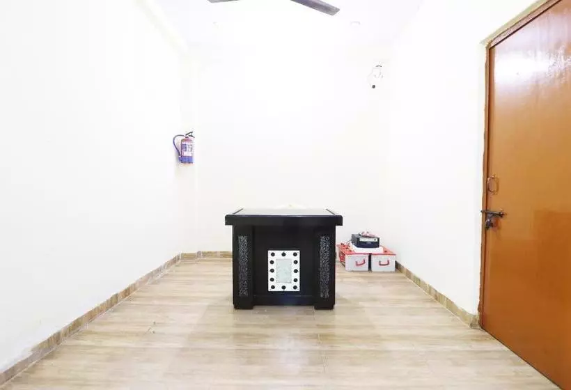 ホテル Spot On 46861 Tushir House