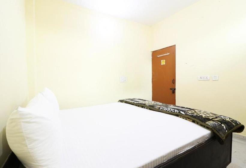 ホテル Spot On 46861 Tushir House