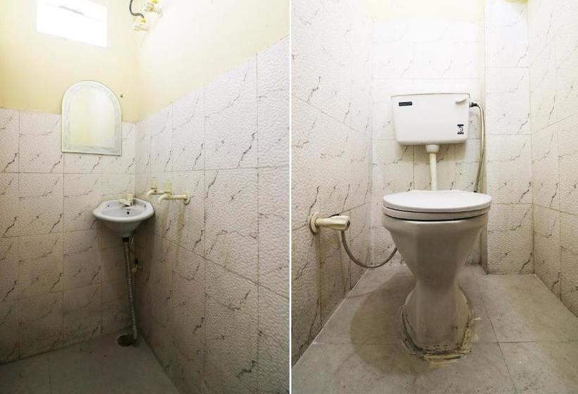 ホテル Spot On 46861 Tushir House