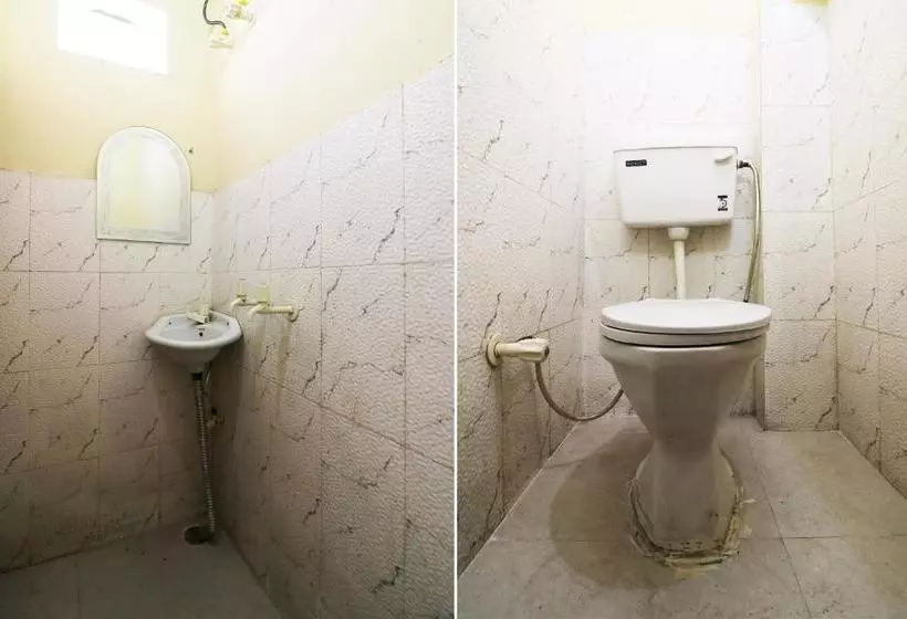 ホテル Spot On 46861 Tushir House