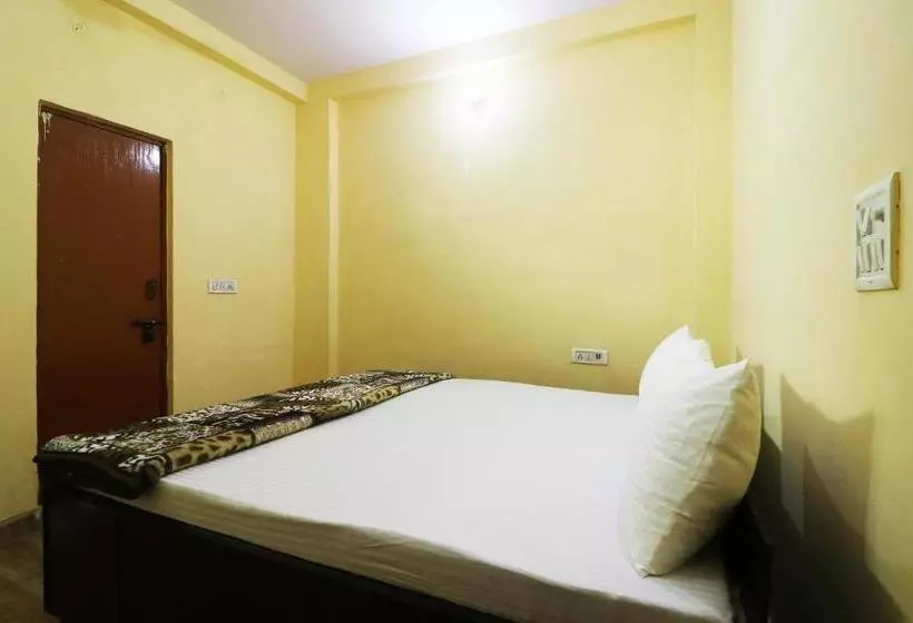 ホテル Spot On 46861 Tushir House